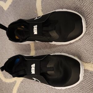 Nike sneakers Size 7 Youth